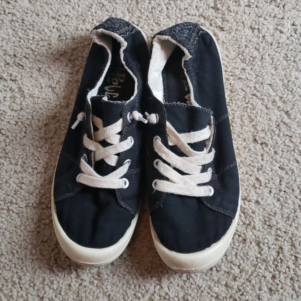 Walking shoes